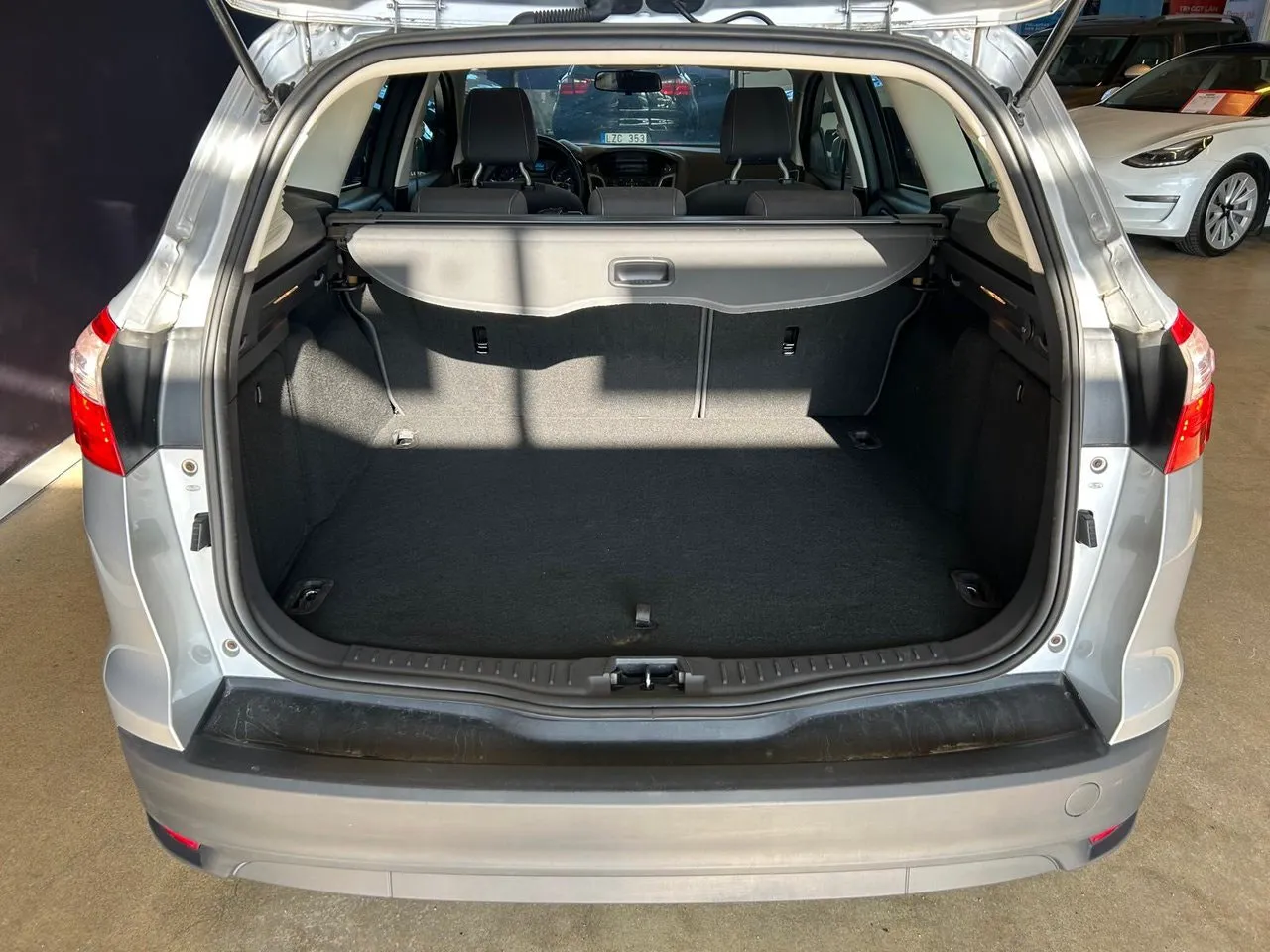Vehicle image 18