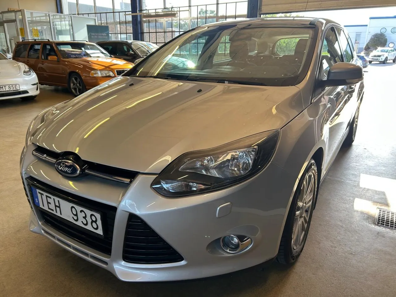 Vehicle image 6