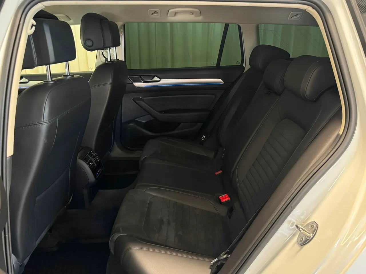 Vehicle image 27