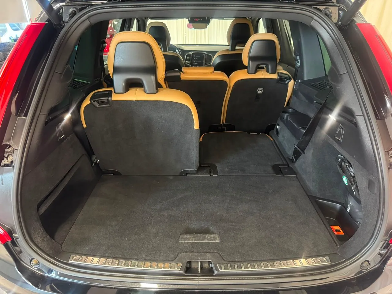 Vehicle image 32