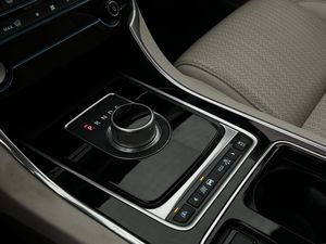 Jaguar XF bild 23