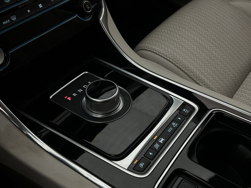 Jaguar XF bild 23