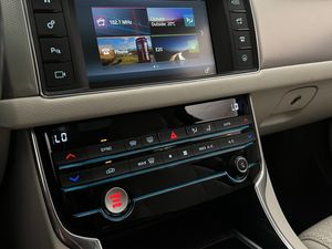Jaguar XF bild 22