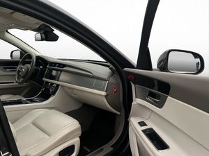 Jaguar XF bild 13