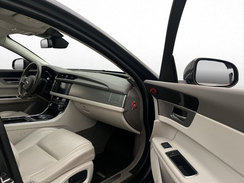 Jaguar XF bild 13