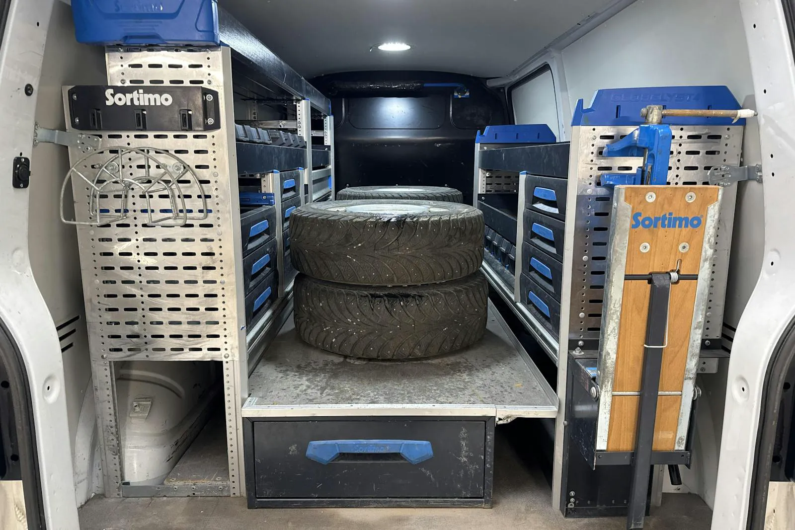 Vehicle image 7