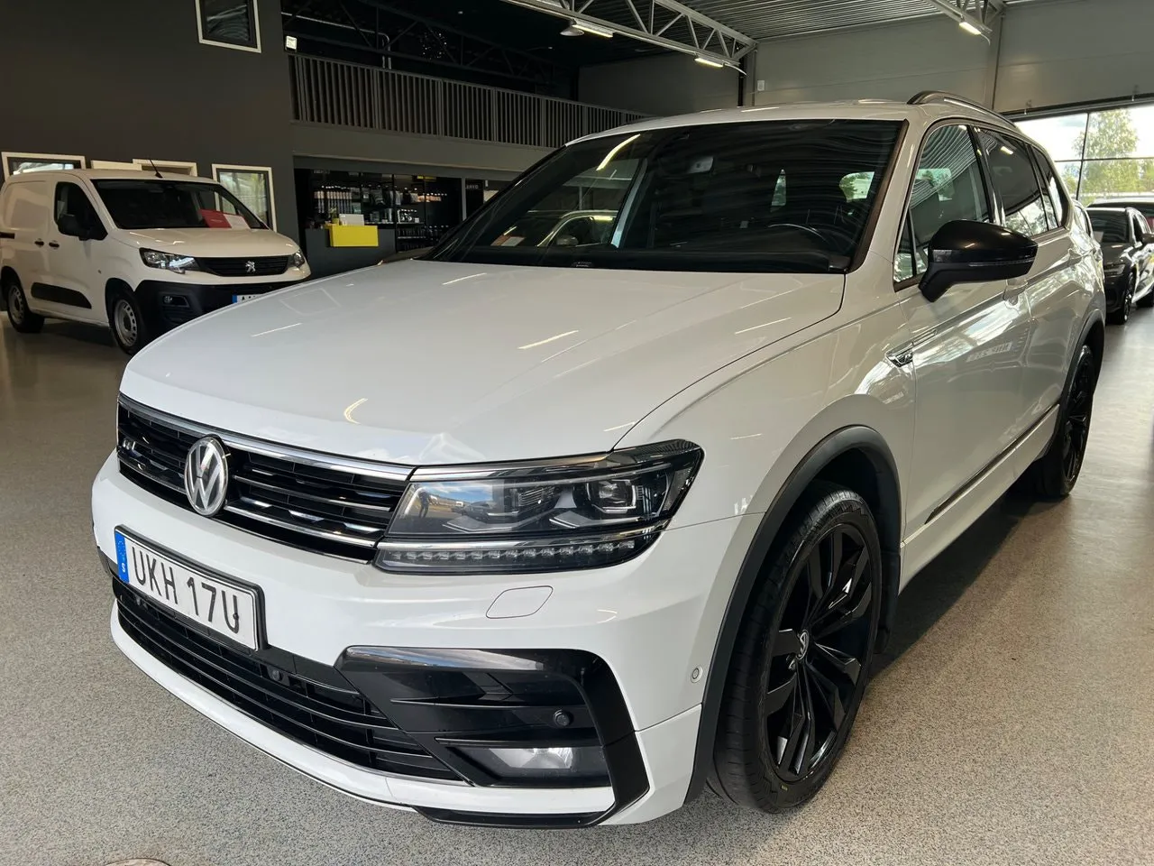 Vehicle image 7