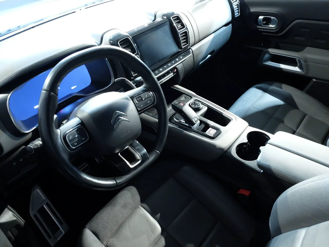 Vehicle image 7