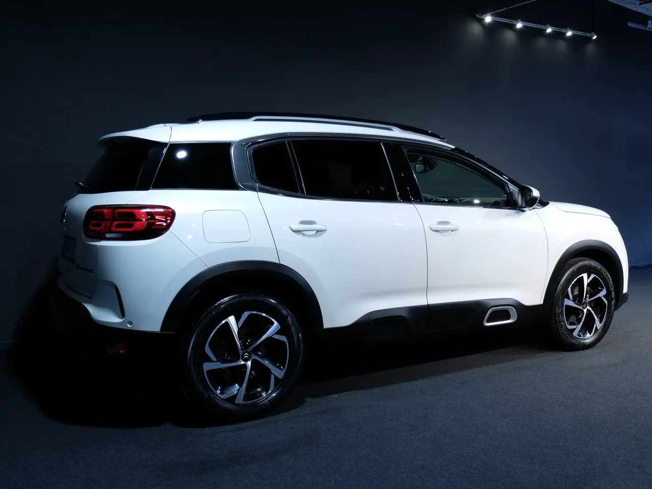 Vehicle image 9