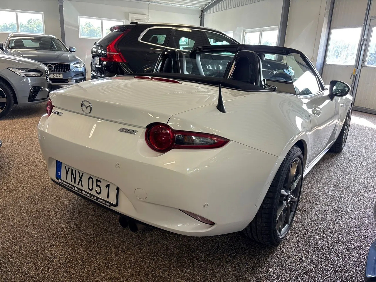 Vehicle image 11