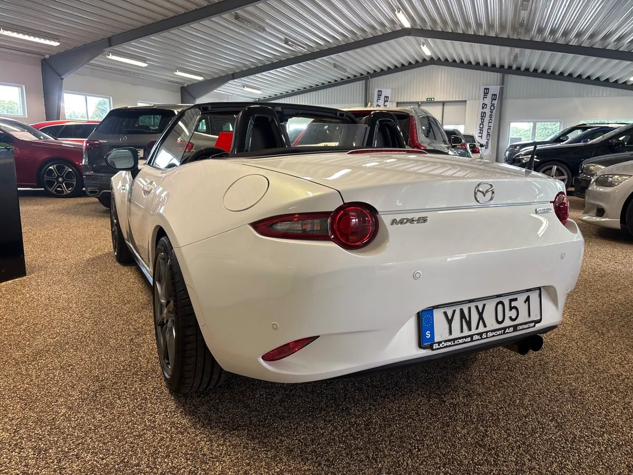Vehicle image 13