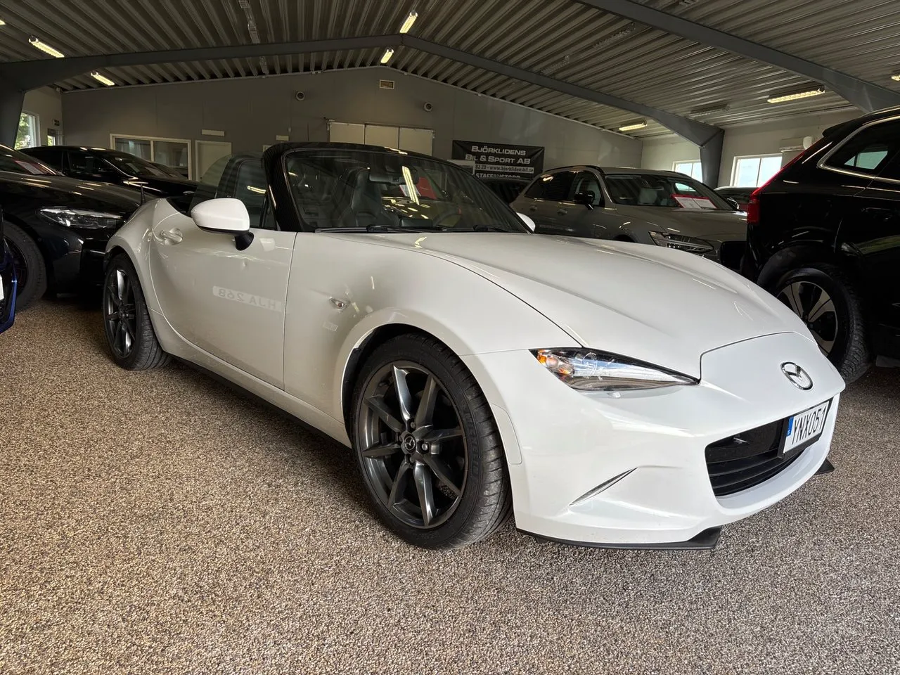 Vehicle image 8