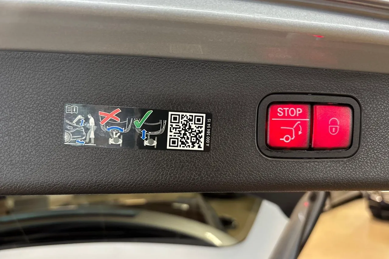 Vehicle image 26