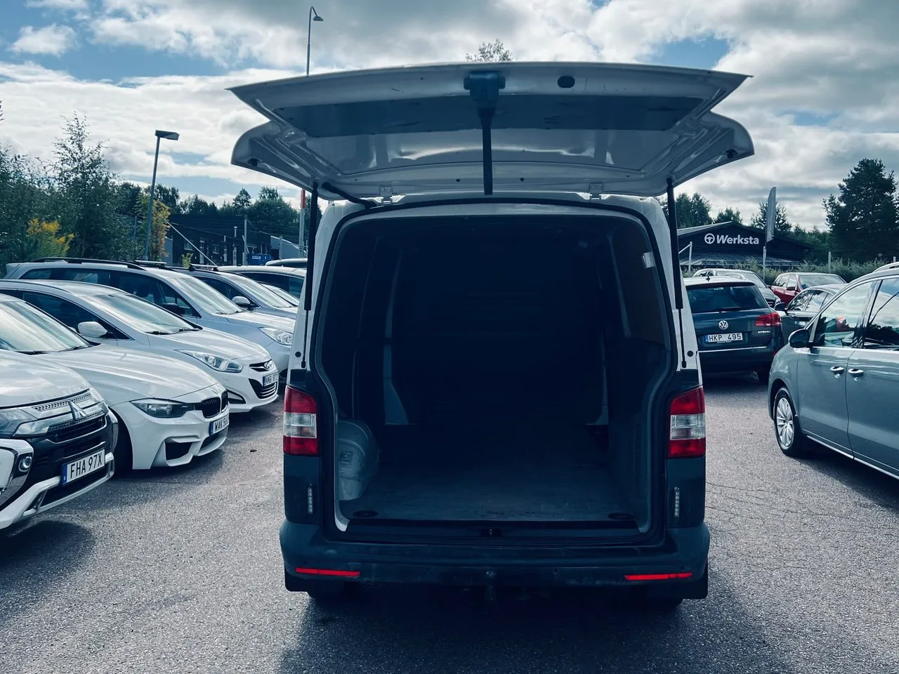 Vehicle image 7