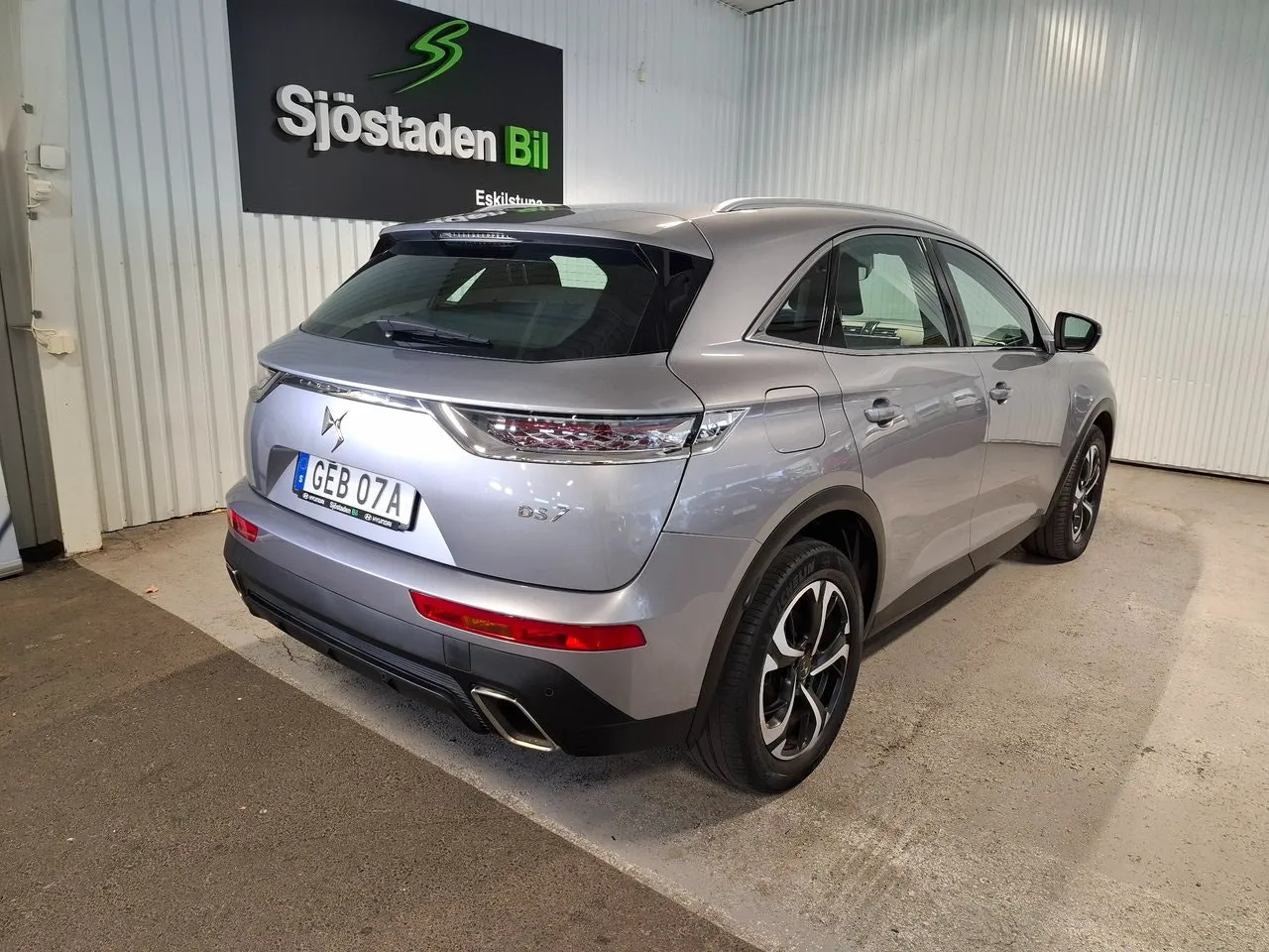 Vehicle image 6