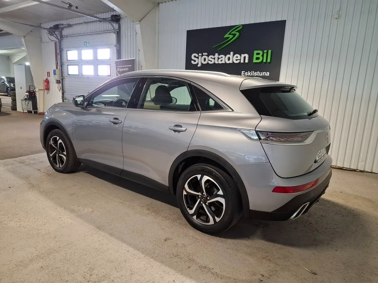 Vehicle image 4