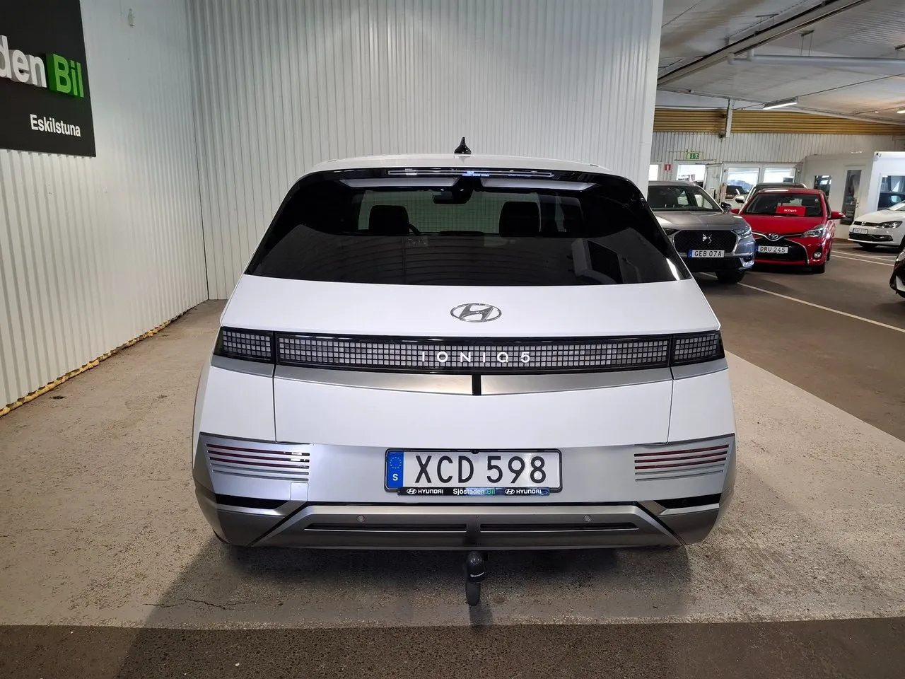 Vehicle image 8