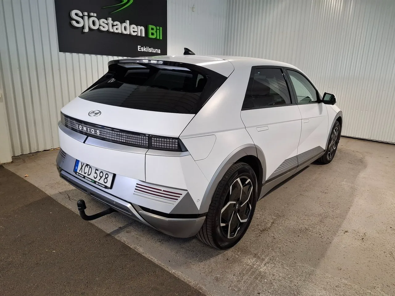 Vehicle image 7