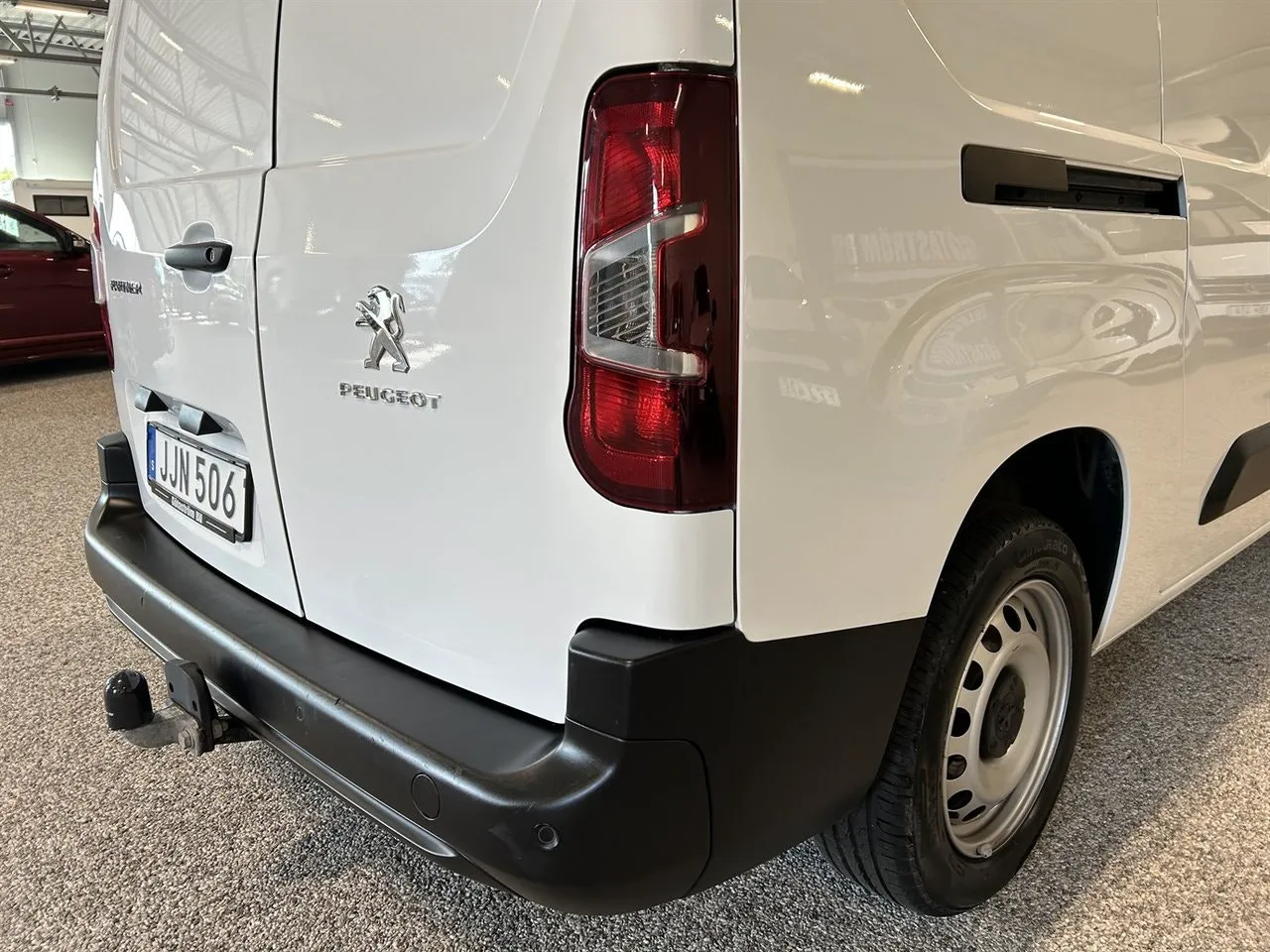 Vehicle image 7