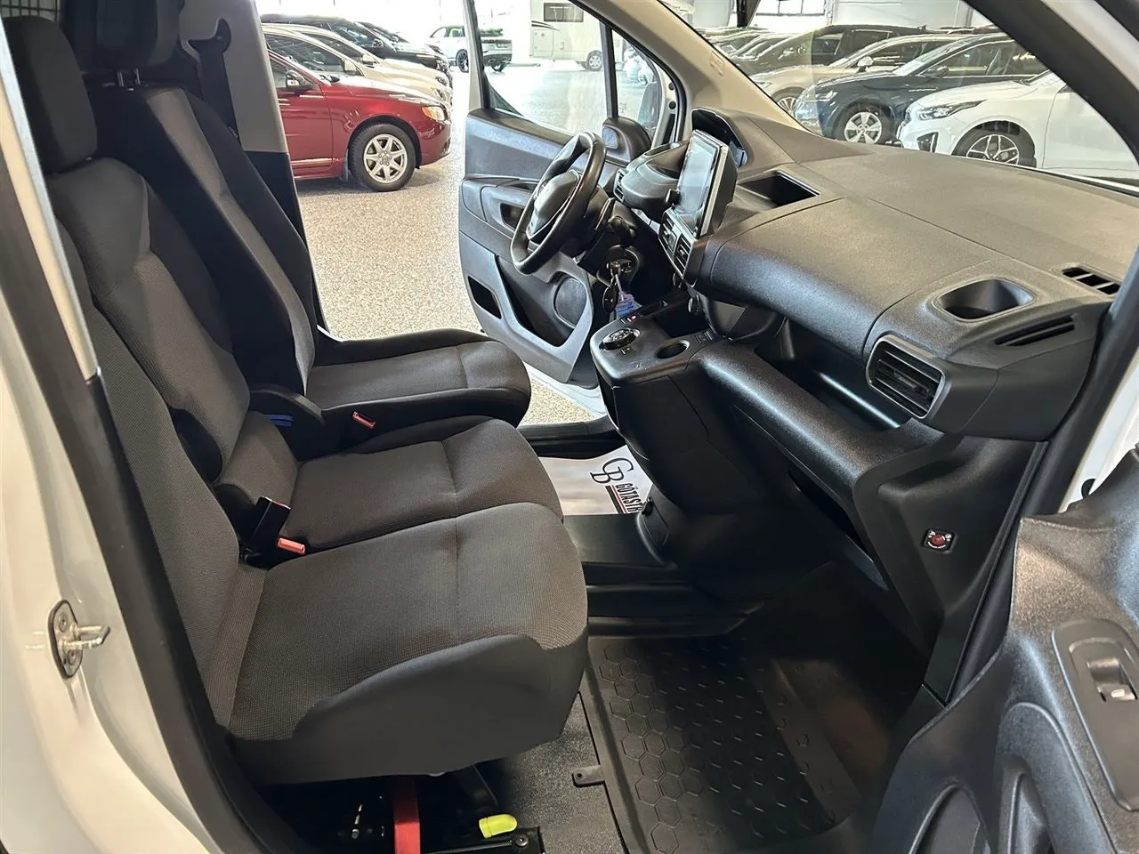 Vehicle image 18