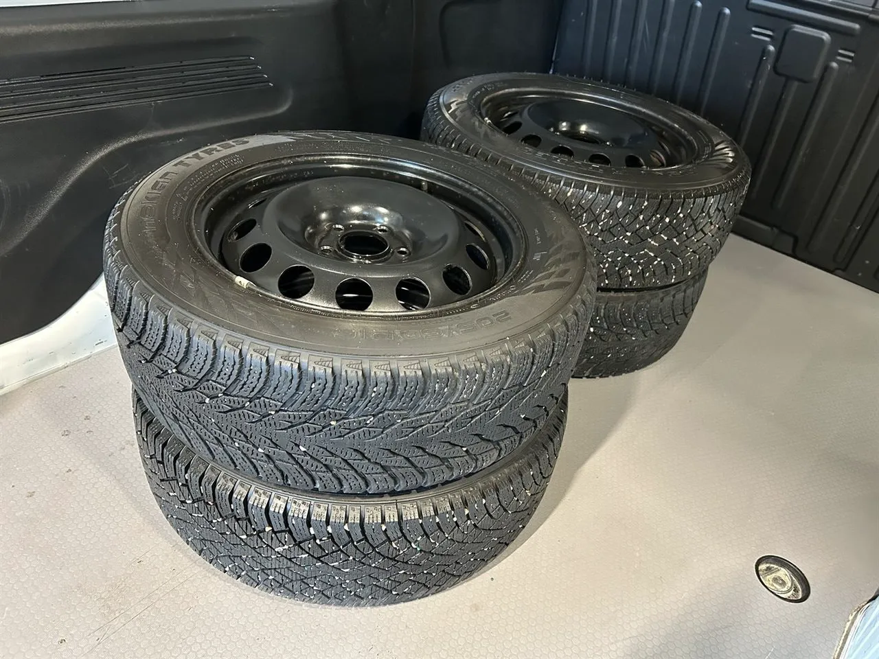 Vehicle image 16