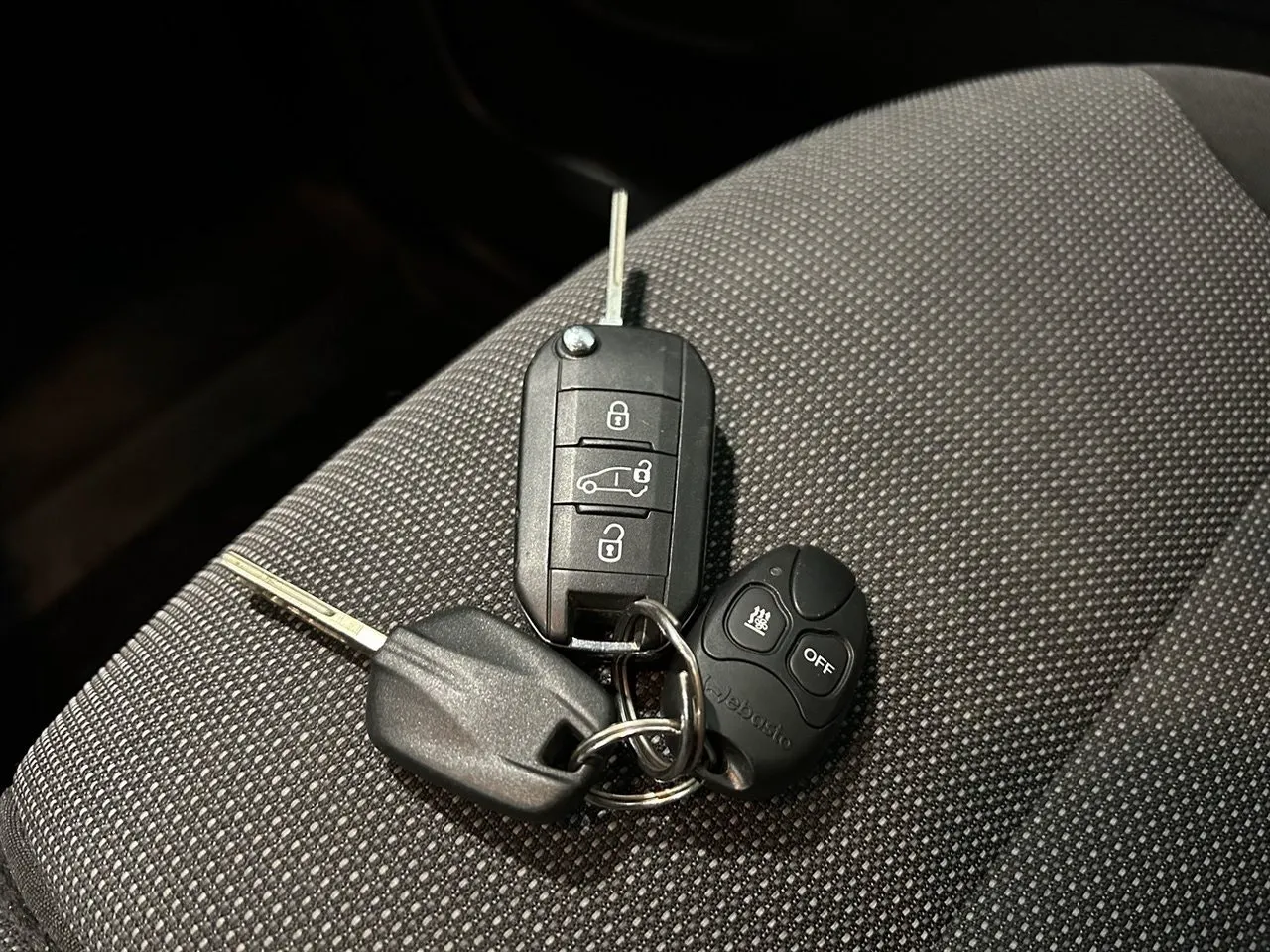 Vehicle image 21
