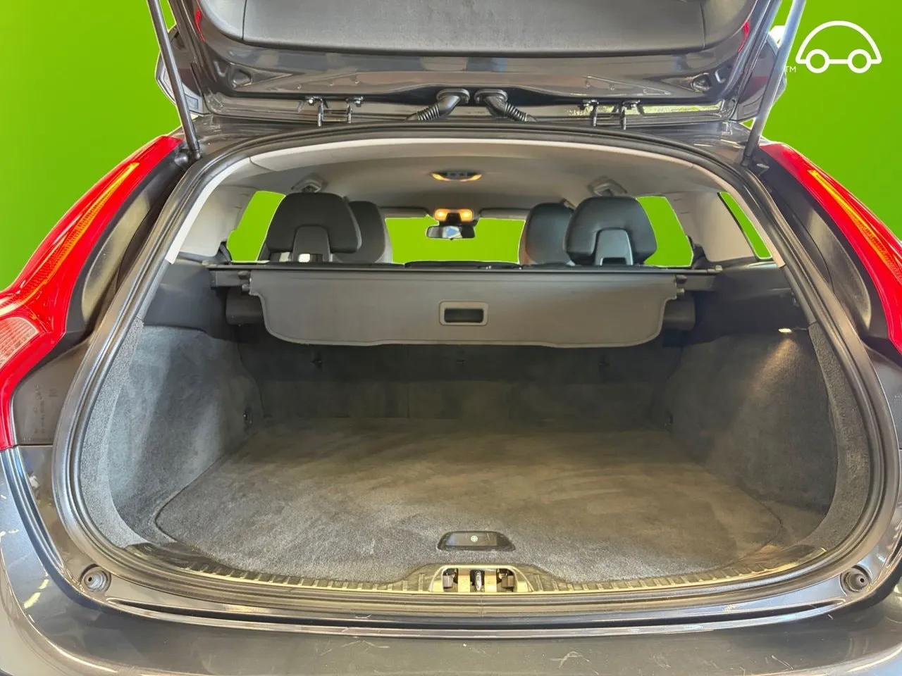 Vehicle image 15