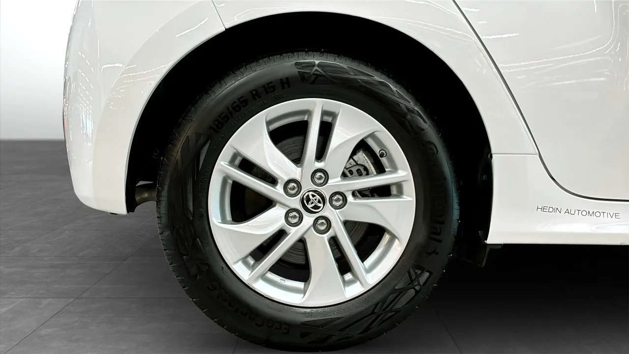 Vehicle image 8