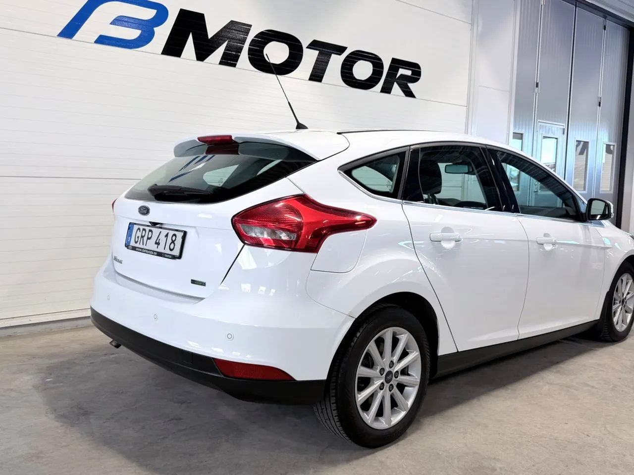 Vehicle image 6