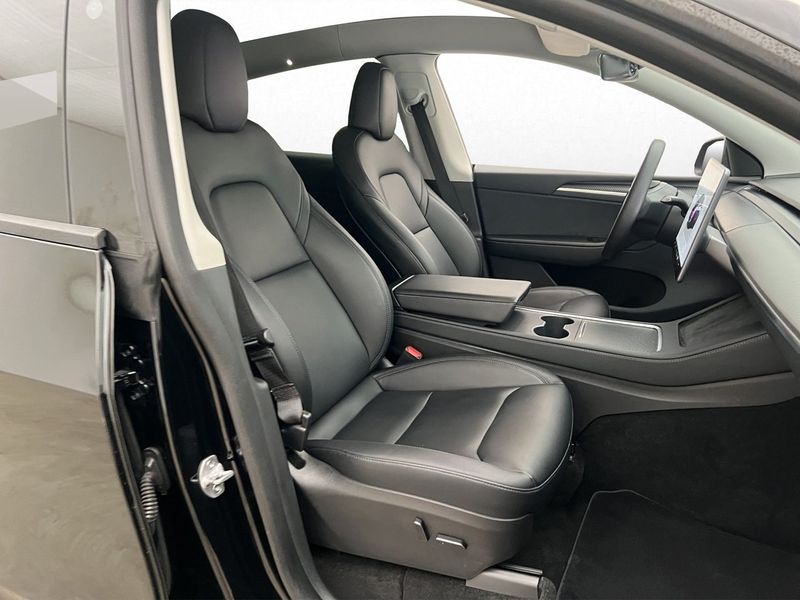 Tesla Model Y bild 21