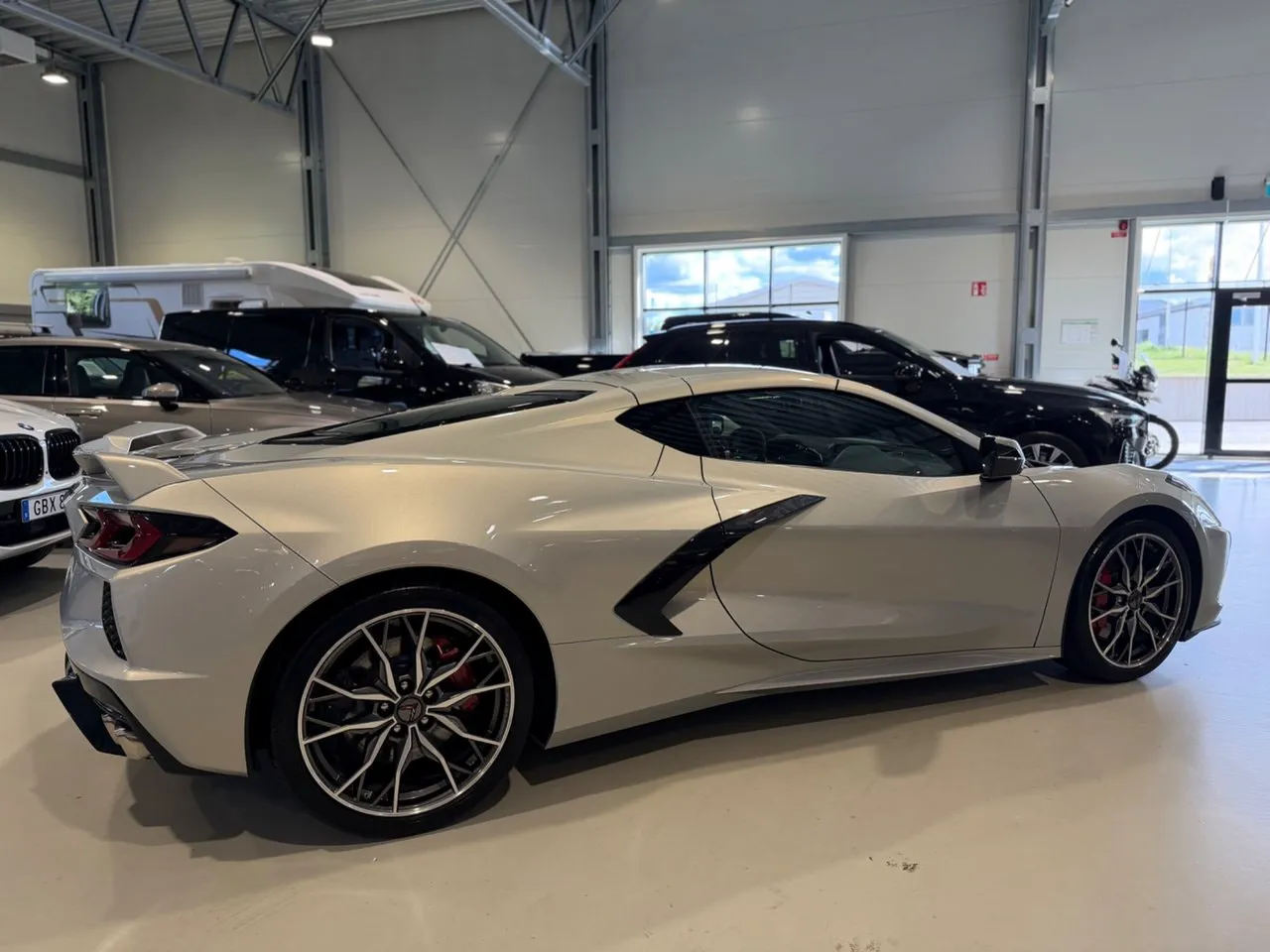 Vehicle image 6