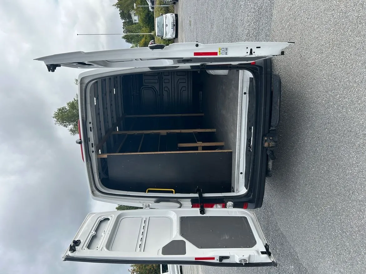 Vehicle image 15