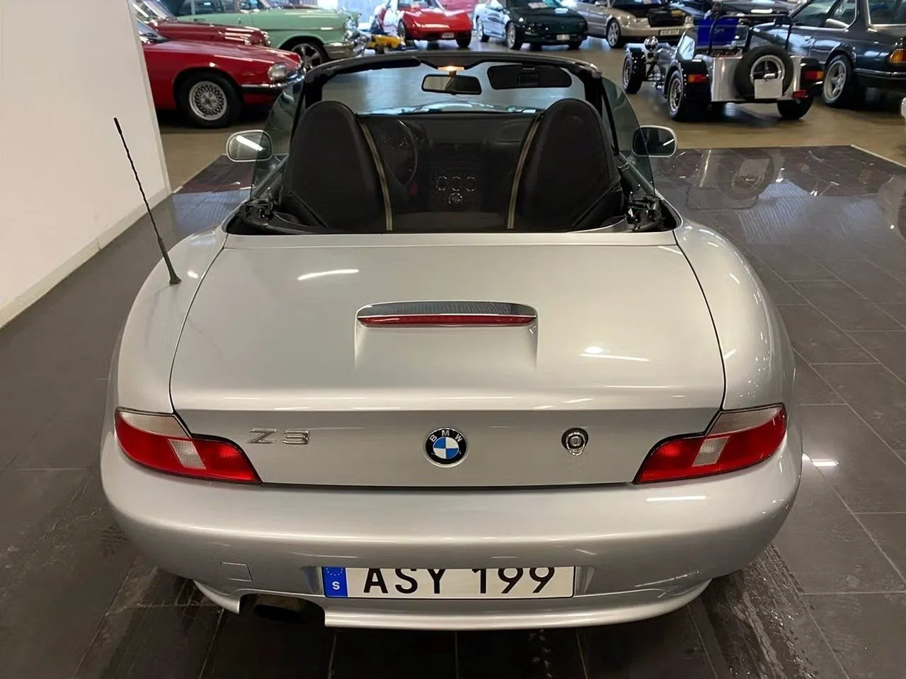 Vehicle image 8