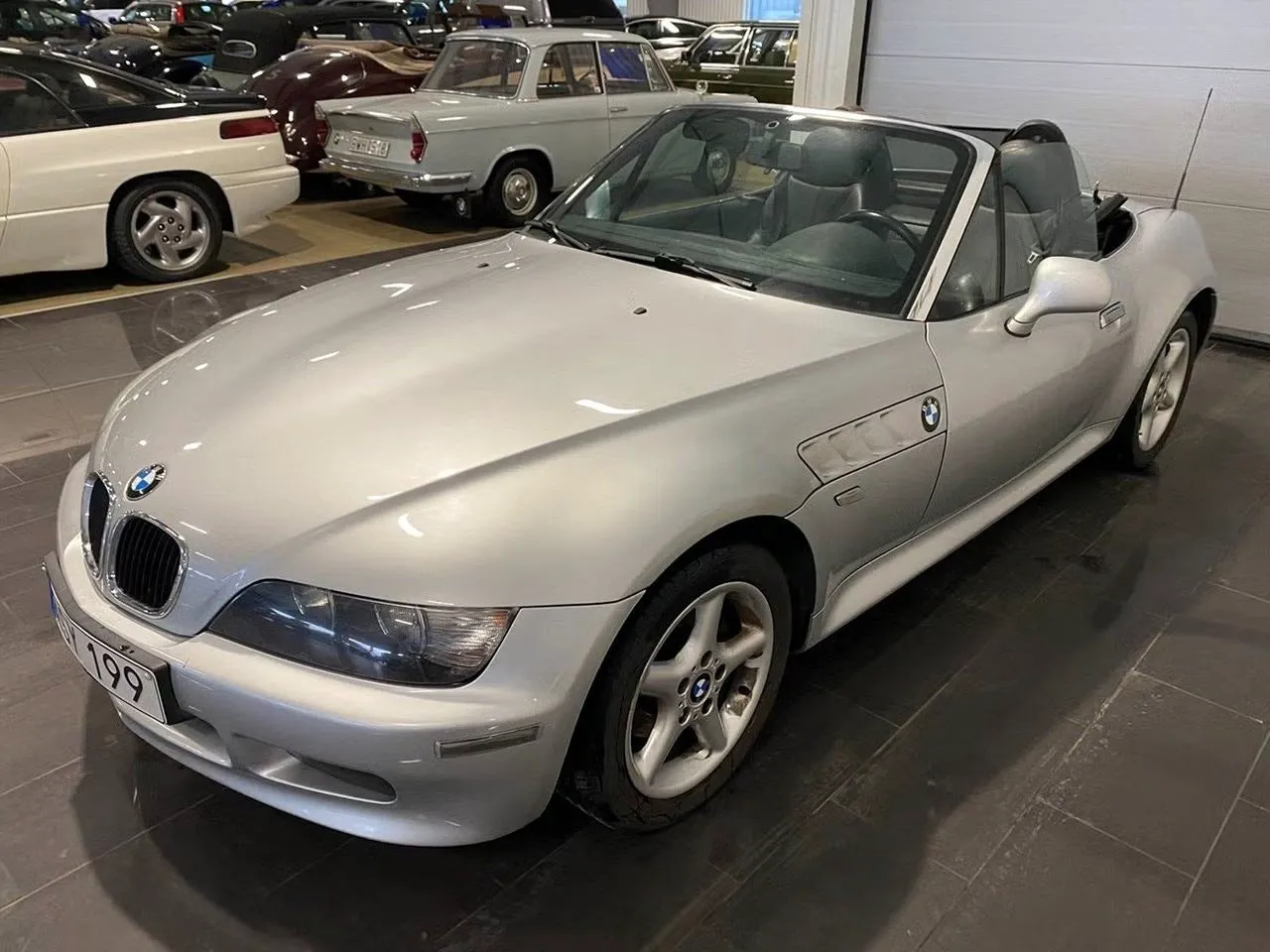 Vehicle image 5