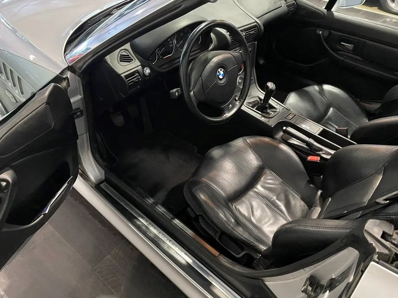 Vehicle image 14