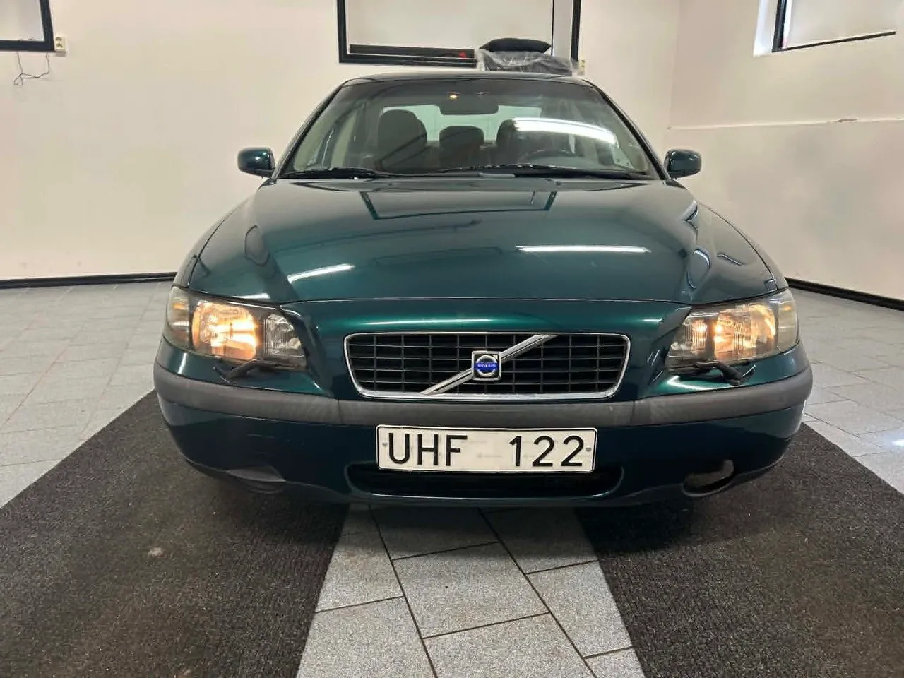 Vehicle image 4