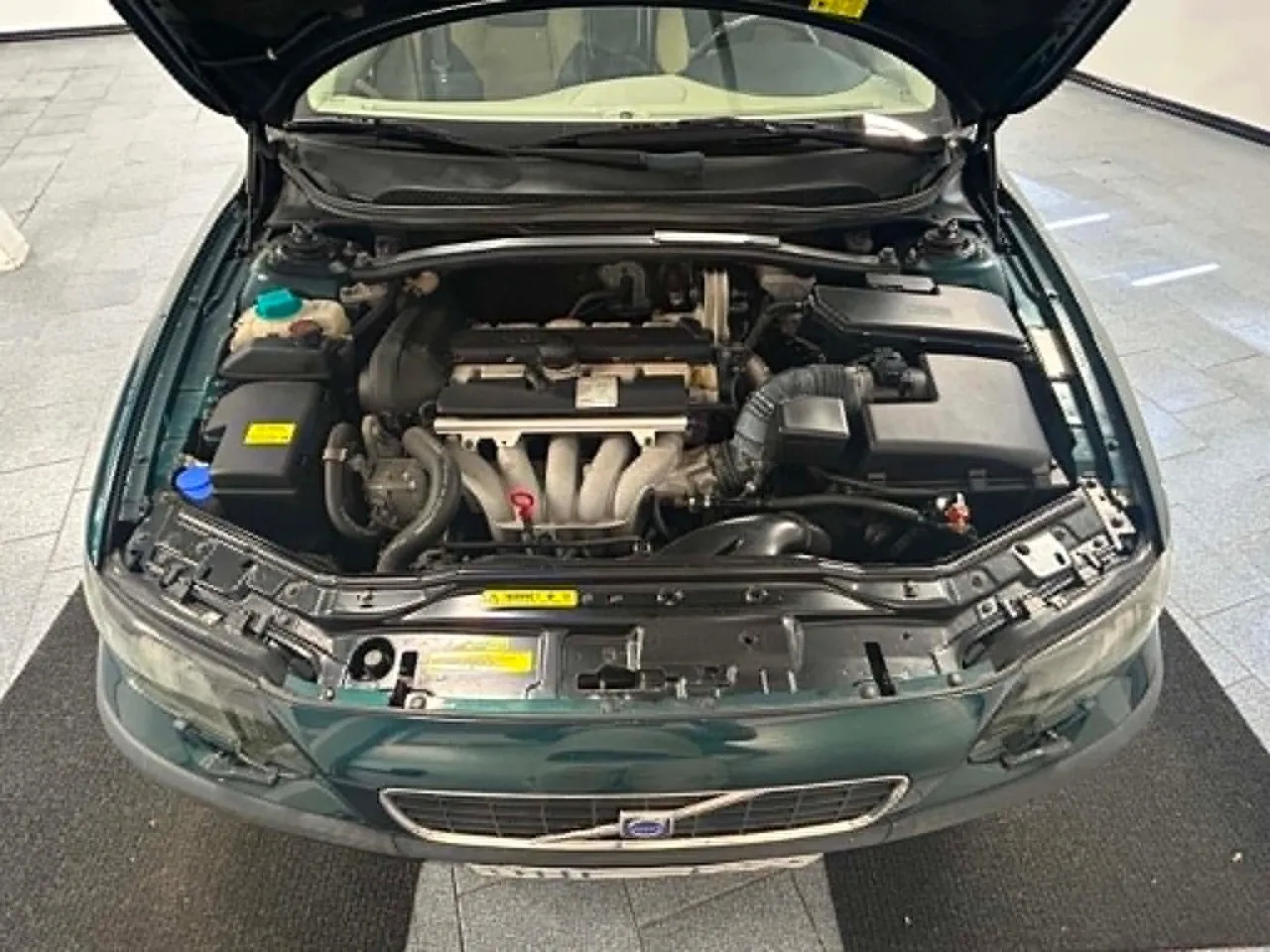 Vehicle image 13