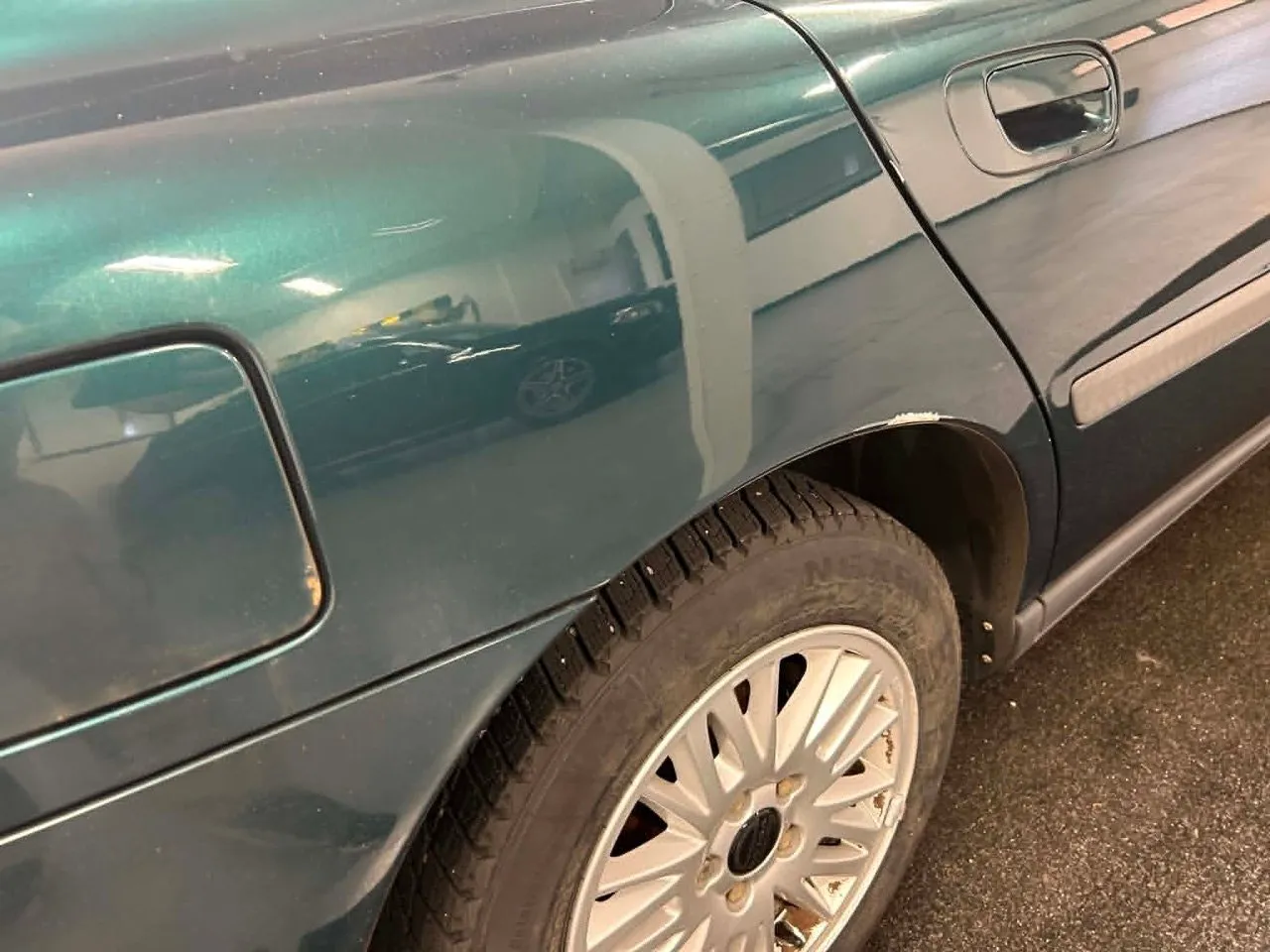 Vehicle image 15