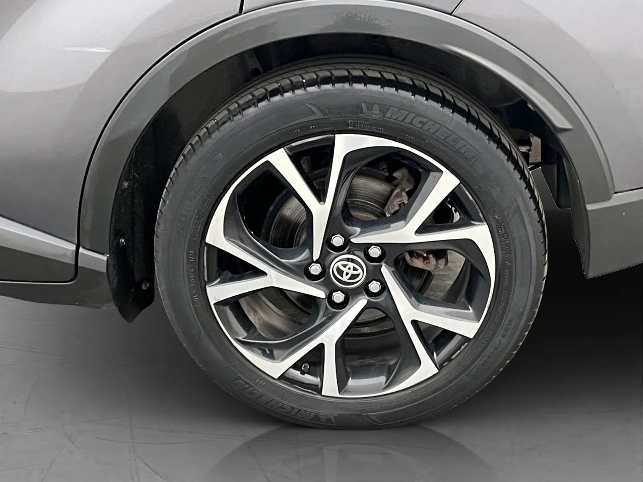 Vehicle image 25