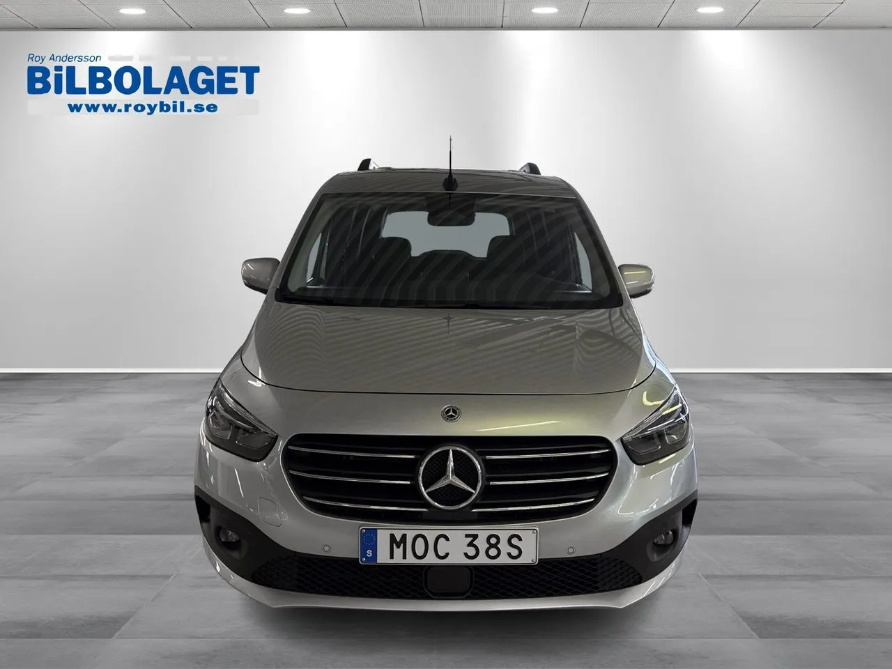 Vehicle image 11