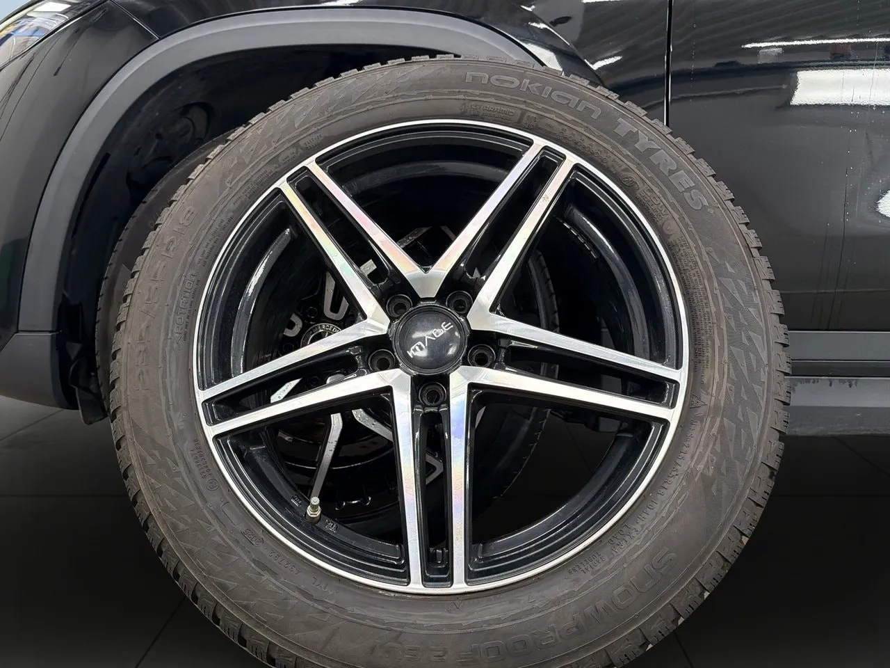 Vehicle image 13