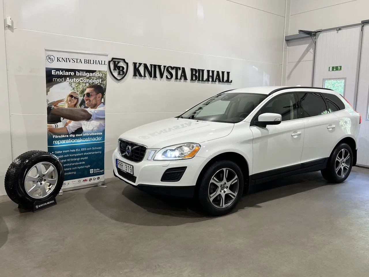 Vehicle image 14
