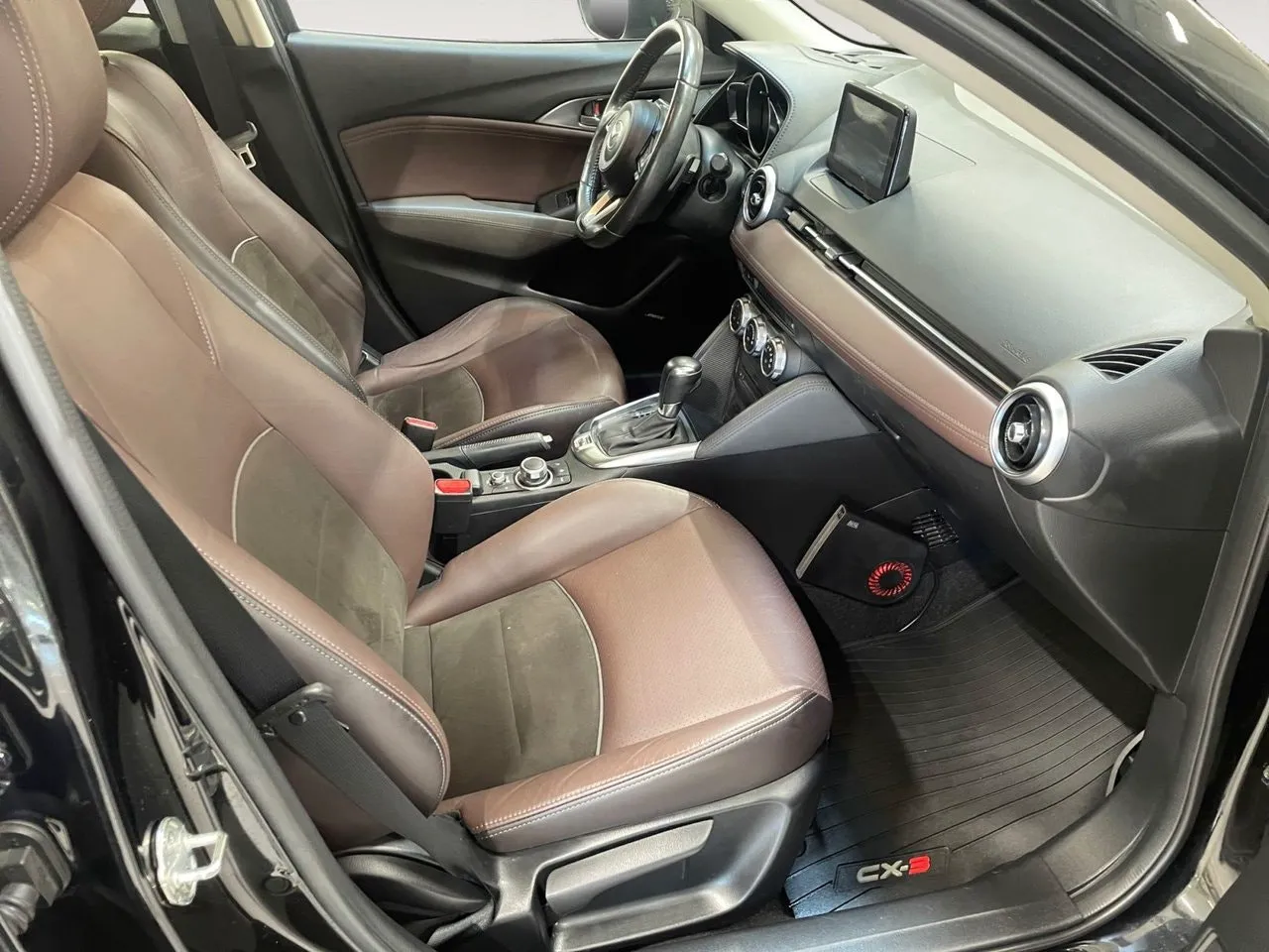 Vehicle image 14