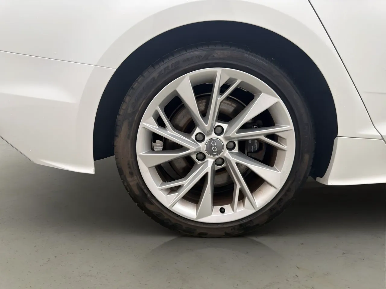 Vehicle image 32