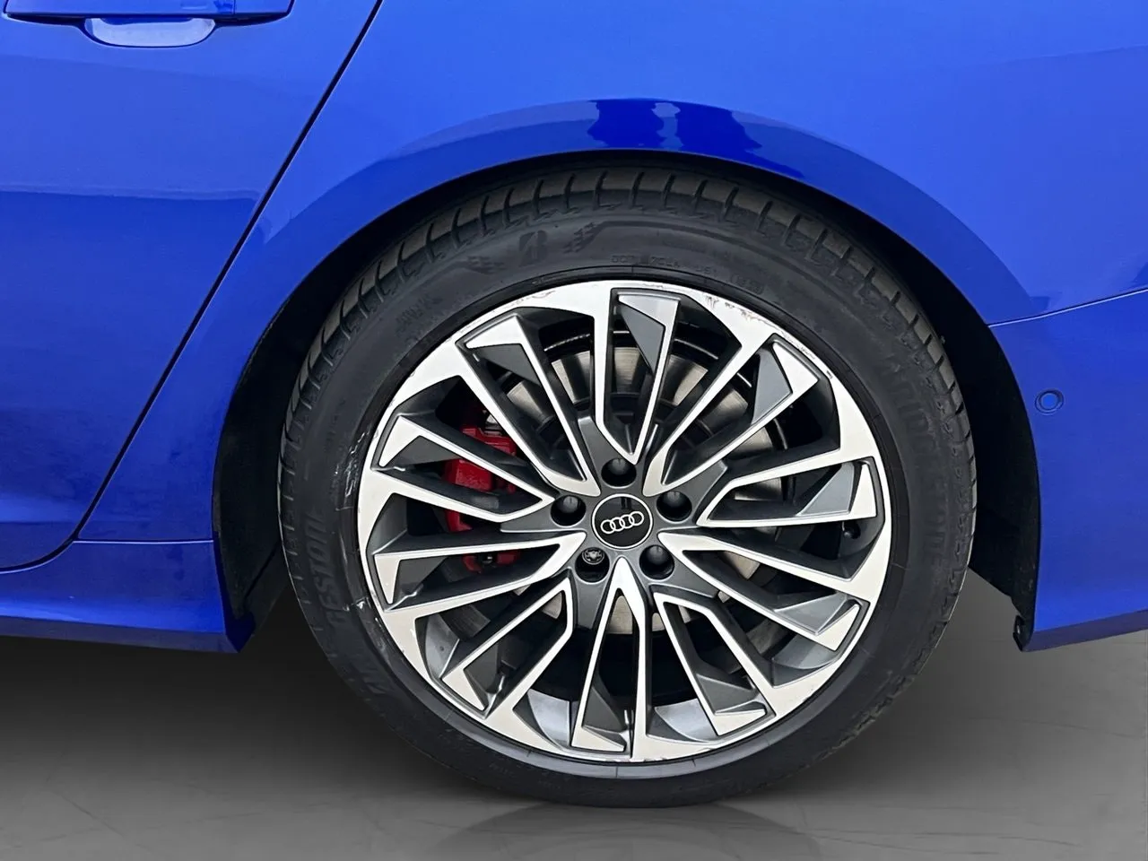 Vehicle image 30