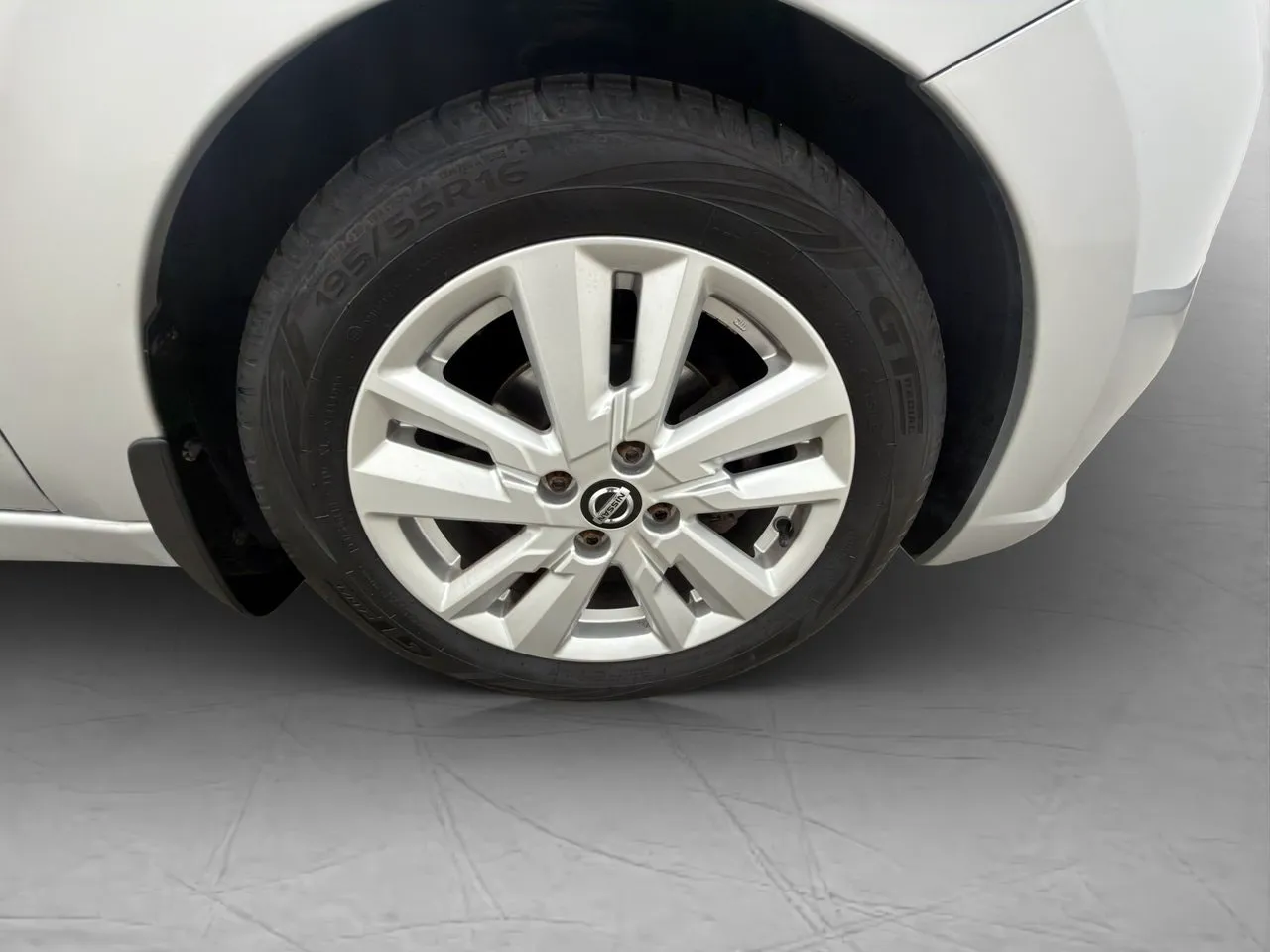 Vehicle image 25