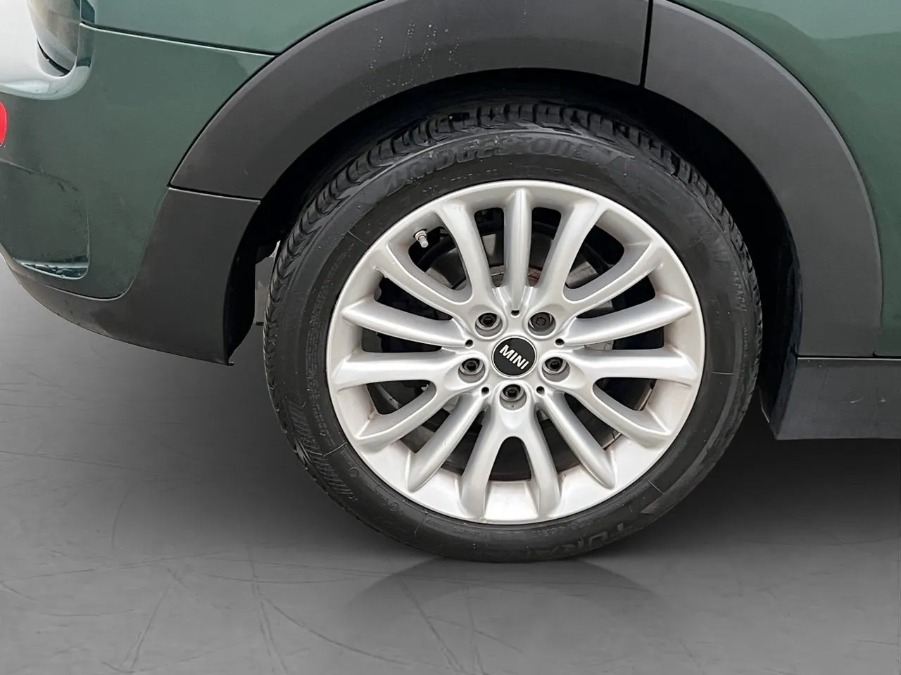 Vehicle image 24