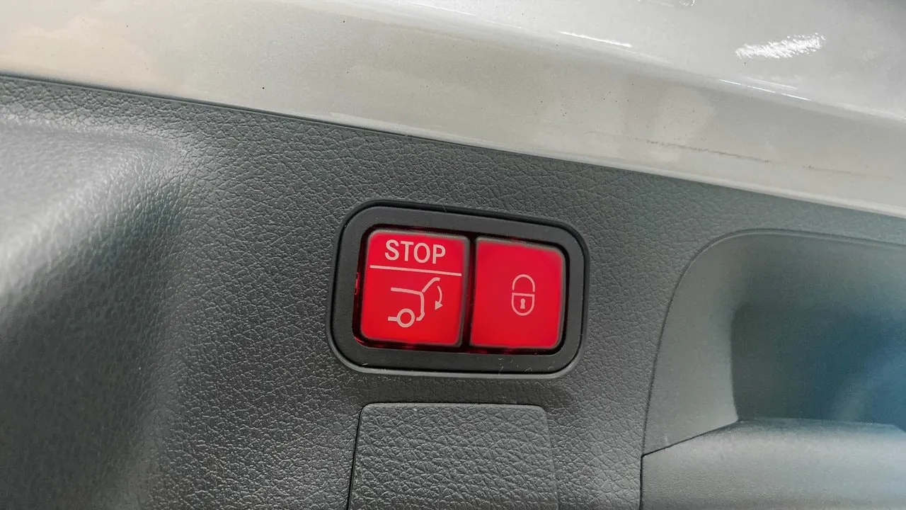 Vehicle image 24