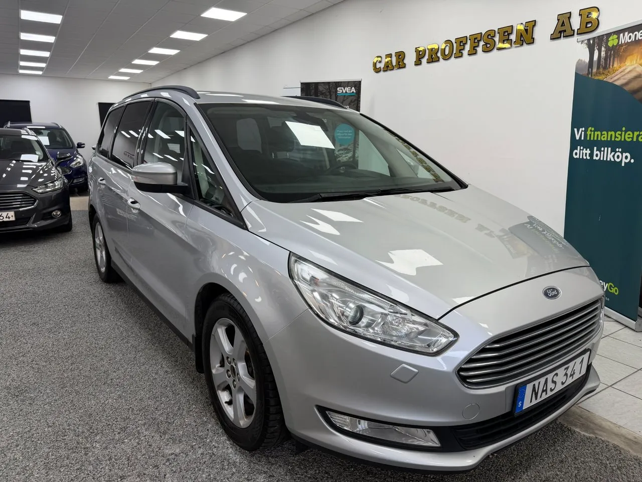 Vehicle image 18