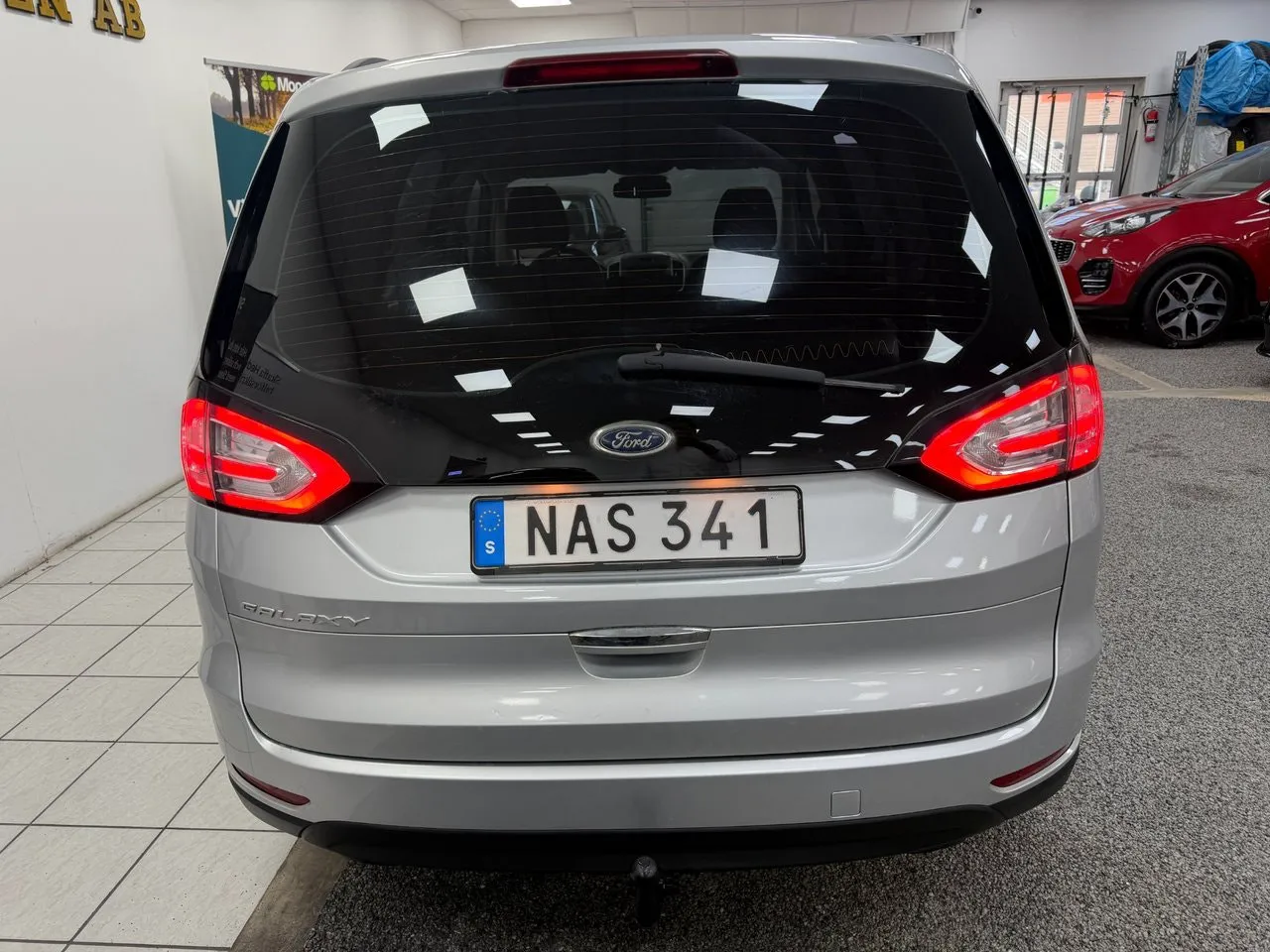 Vehicle image 16